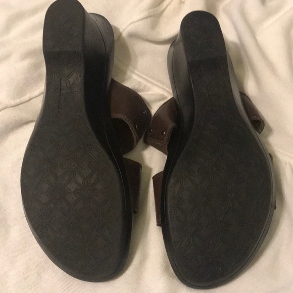 Clark’s Sandals - Picture 2 of 4